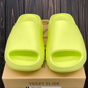 Yeezy Slides Glow Green - Size 9